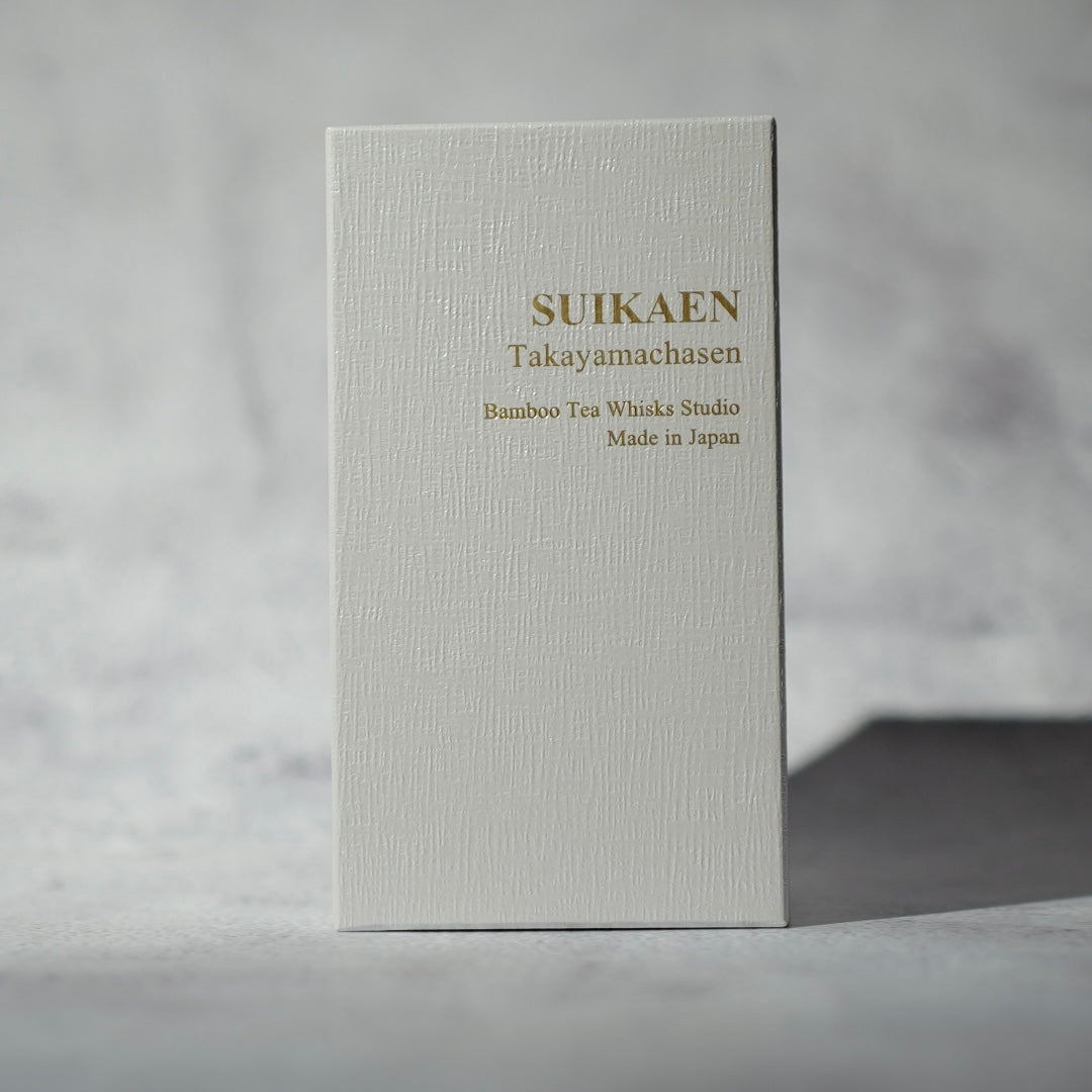 Suikaen Takayamachasen— Bamboo Matcha Whisk, Green/White Thread