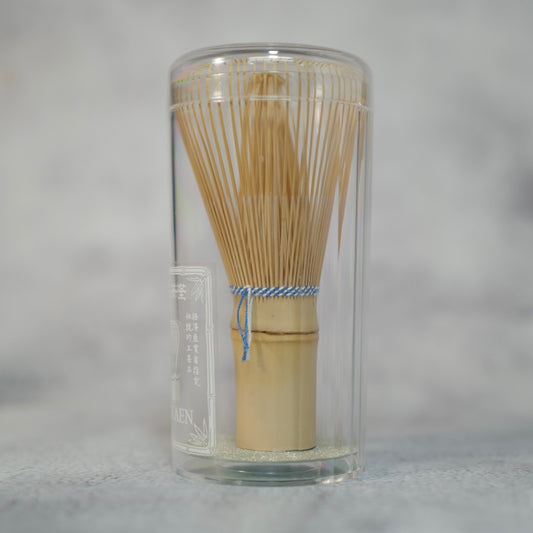 Suikaen — Bamboo Matcha Whisk, Blue/White Thread